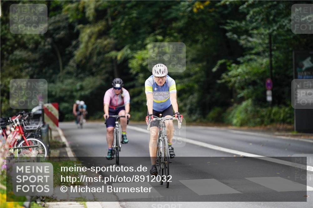 14.09.2025 - Stadtparktriathlon Michael Burmester http://msf.ph/oto/8912032 14.09.2025 11:24:45 Radfahren 756, 877, 900, 962 meine-sportfotos.de