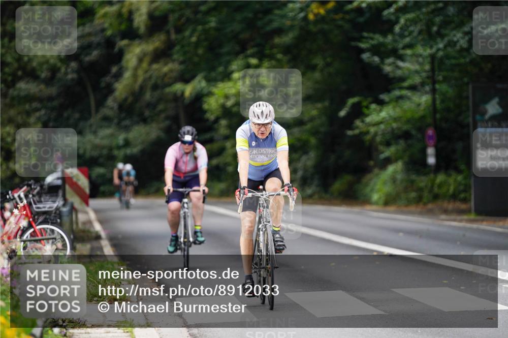 14.09.2025 - Stadtparktriathlon Michael Burmester http://msf.ph/oto/8912033 14.09.2025 11:24:45 Radfahren 756, 877, 900, 962 meine-sportfotos.de