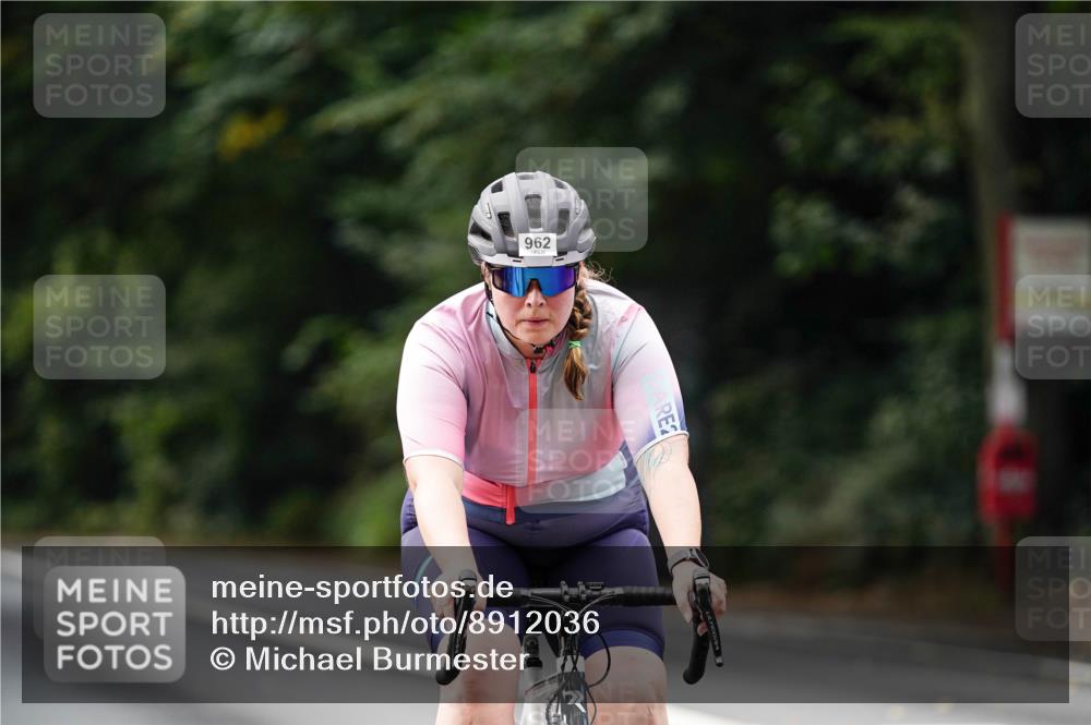 14.09.2025 - Stadtparktriathlon Michael Burmester http://msf.ph/oto/8912036 14.09.2025 11:24:48 Radfahren 756, 950, 962, 967 meine-sportfotos.de