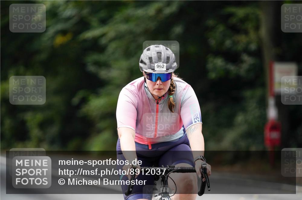 14.09.2025 - Stadtparktriathlon Michael Burmester http://msf.ph/oto/8912037 14.09.2025 11:24:49 Radfahren 756, 950, 962, 967 meine-sportfotos.de