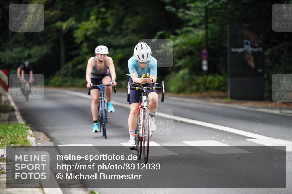 14.09.2025 - Stadtparktriathlon Michael Burmester http://msf.ph/oto/8912039 14.09.2025 11:24:54 Radfahren 843, 950, 962, 967 meine-sportfotos.de