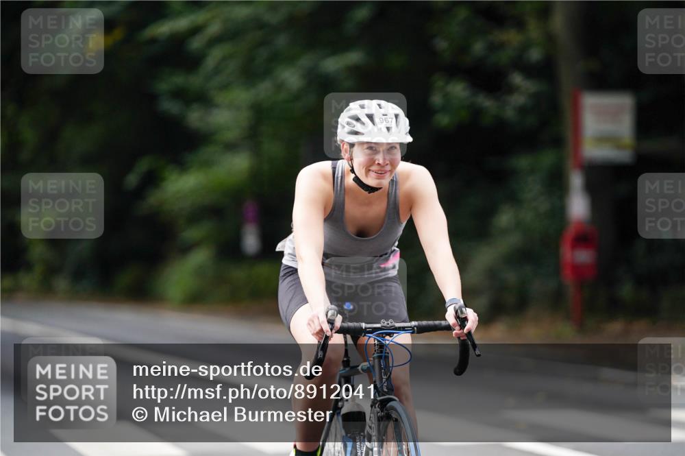 14.09.2025 - Stadtparktriathlon Michael Burmester http://msf.ph/oto/8912041 14.09.2025 11:24:56 Radfahren 843, 950, 967 meine-sportfotos.de