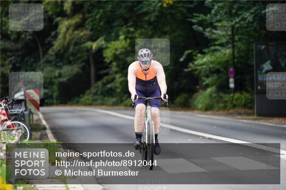 14.09.2025 - Stadtparktriathlon Michael Burmester http://msf.ph/oto/8912044 14.09.2025 11:25:03 Radfahren 839, 843 meine-sportfotos.de