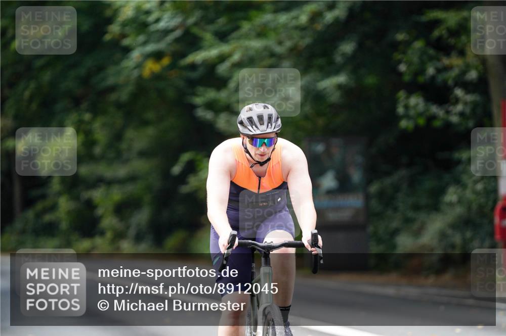 14.09.2025 - Stadtparktriathlon Michael Burmester http://msf.ph/oto/8912045 14.09.2025 11:25:04 Radfahren 839, 843 meine-sportfotos.de