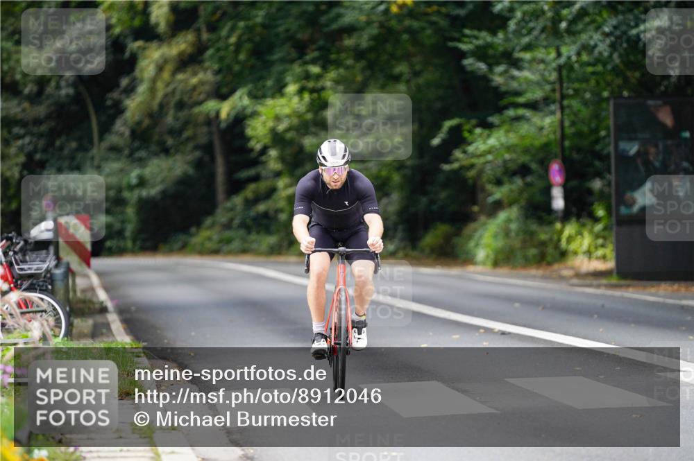 14.09.2025 - Stadtparktriathlon Michael Burmester http://msf.ph/oto/8912046 14.09.2025 11:25:19 Radfahren 909 meine-sportfotos.de