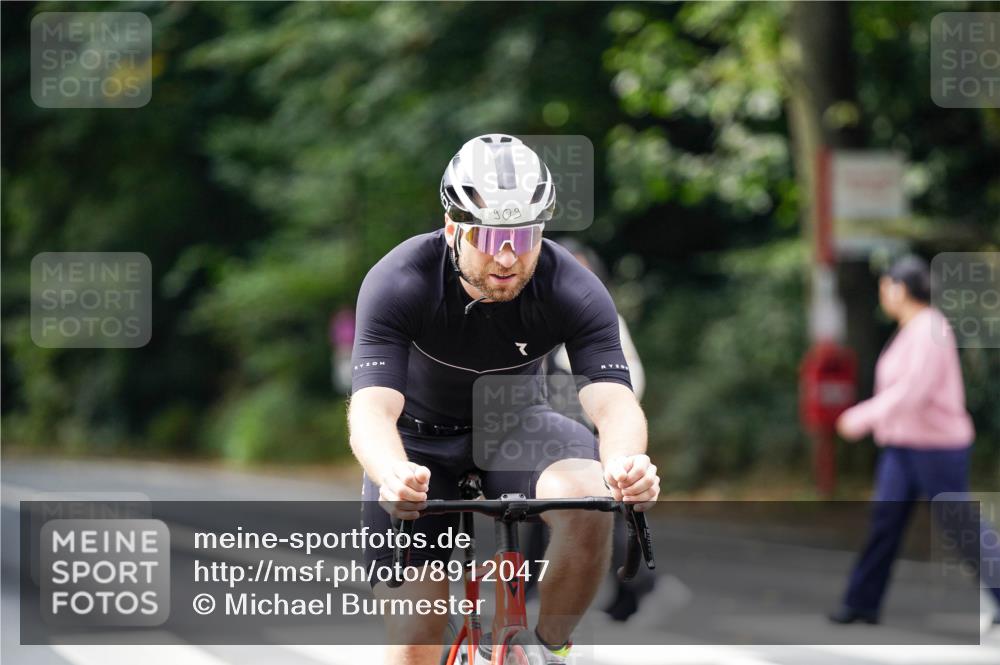 14.09.2025 - Stadtparktriathlon Michael Burmester http://msf.ph/oto/8912047 14.09.2025 11:25:21 Radfahren 909 meine-sportfotos.de
