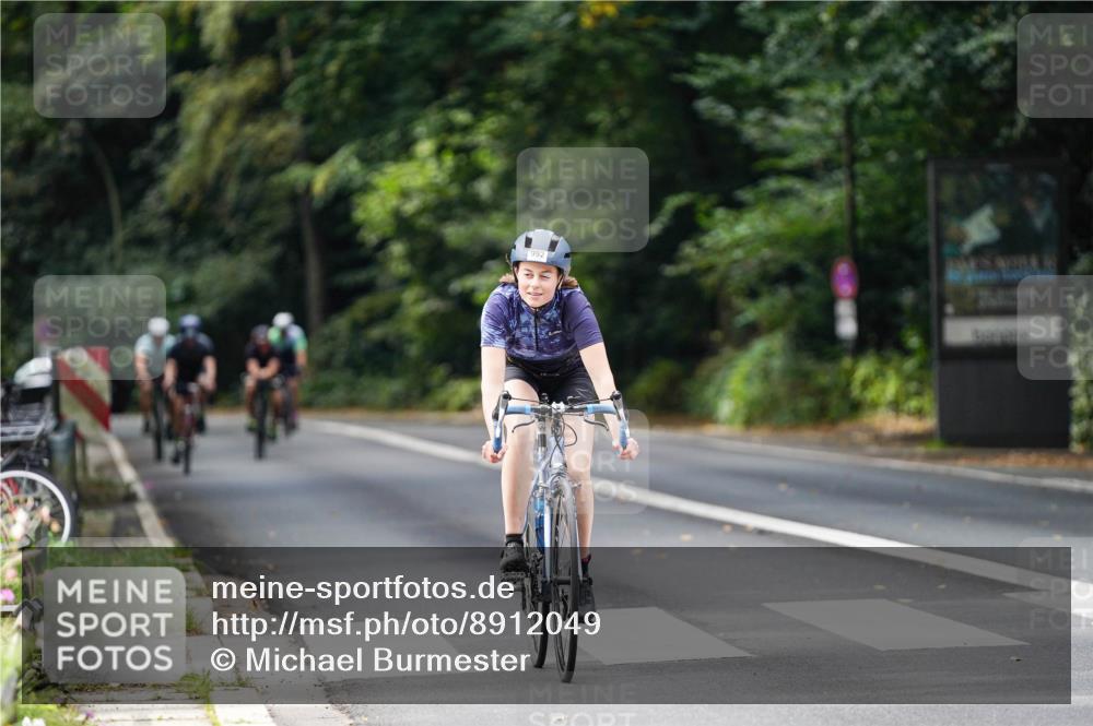 14.09.2025 - Stadtparktriathlon Michael Burmester http://msf.ph/oto/8912049 14.09.2025 11:25:33 Radfahren 826, 852, 919, 992 meine-sportfotos.de
