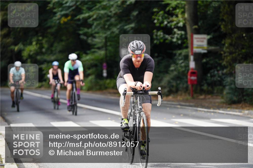 14.09.2025 - Stadtparktriathlon Michael Burmester http://msf.ph/oto/8912057 14.09.2025 11:25:39 Radfahren 826, 837, 852, 919, 992, 1000 meine-sportfotos.de