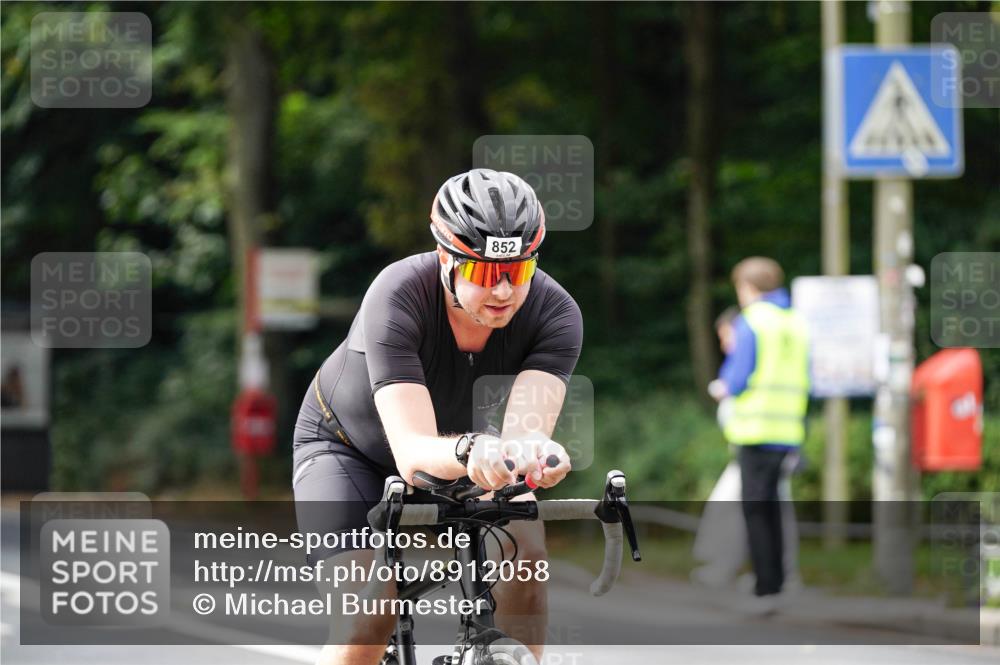 14.09.2025 - Stadtparktriathlon Michael Burmester http://msf.ph/oto/8912058 14.09.2025 11:25:40 Radfahren 826, 837, 852, 919, 992, 1000 meine-sportfotos.de