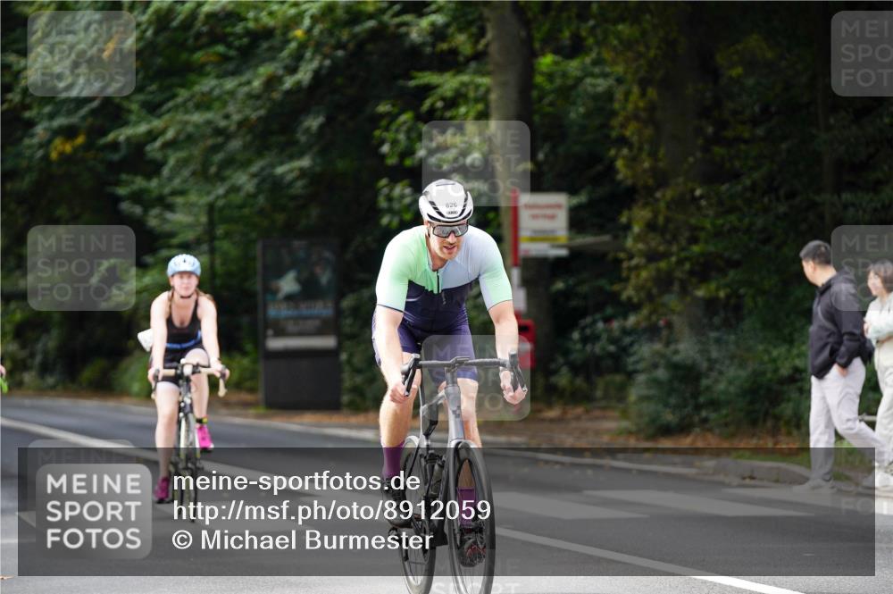 14.09.2025 - Stadtparktriathlon Michael Burmester http://msf.ph/oto/8912059 14.09.2025 11:25:41 Radfahren 826, 837, 852, 919, 1000 meine-sportfotos.de