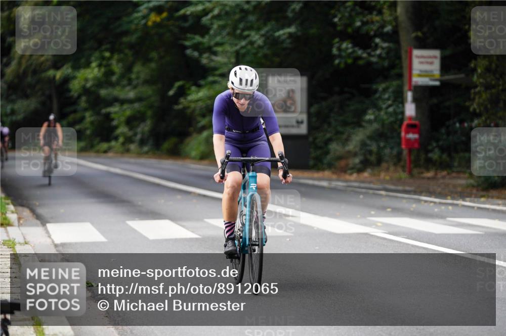 14.09.2025 - Stadtparktriathlon Michael Burmester http://msf.ph/oto/8912065 14.09.2025 11:26:05 Radfahren 930, 951, 1006 meine-sportfotos.de