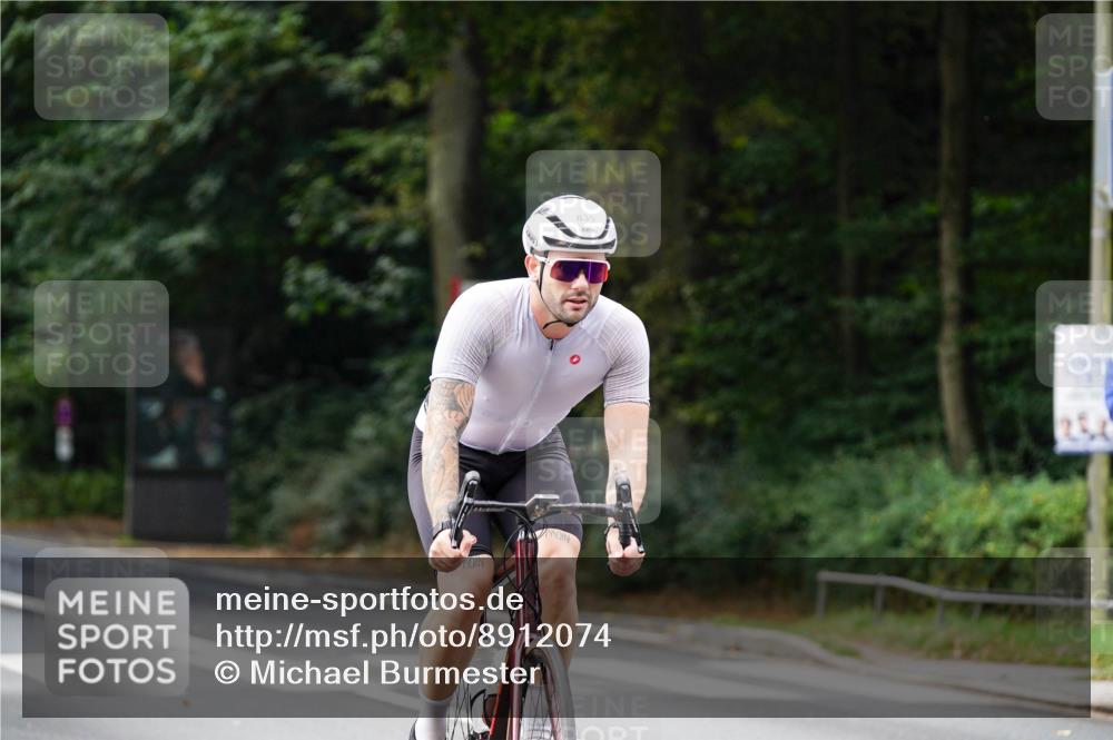 14.09.2025 - Stadtparktriathlon Michael Burmester http://msf.ph/oto/8912074 14.09.2025 11:26:15 Radfahren 835, 930, 951 meine-sportfotos.de