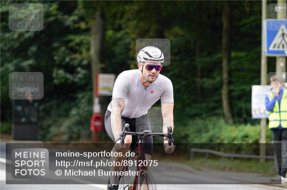 14.09.2025 - Stadtparktriathlon Michael Burmester http://msf.ph/oto/8912075 14.09.2025 11:26:15 Radfahren 835, 930, 951 meine-sportfotos.de