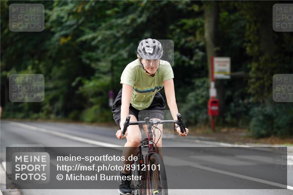 14.09.2025 - Stadtparktriathlon Michael Burmester http://msf.ph/oto/8912101 14.09.2025 11:26:41 Radfahren 905, 911, 914, 931, 942, 961, 976 meine-sportfotos.de