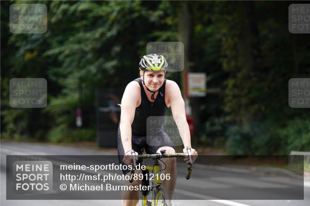 14.09.2025 - Stadtparktriathlon Michael Burmester http://msf.ph/oto/8912106 14.09.2025 11:26:49 Radfahren 868, 898, 905, 914, 932, 969, 985 meine-sportfotos.de