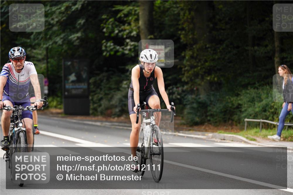 14.09.2025 - Stadtparktriathlon Michael Burmester http://msf.ph/oto/8912111 14.09.2025 11:26:56 Radfahren 868, 898, 932, 969, 985, 995 meine-sportfotos.de