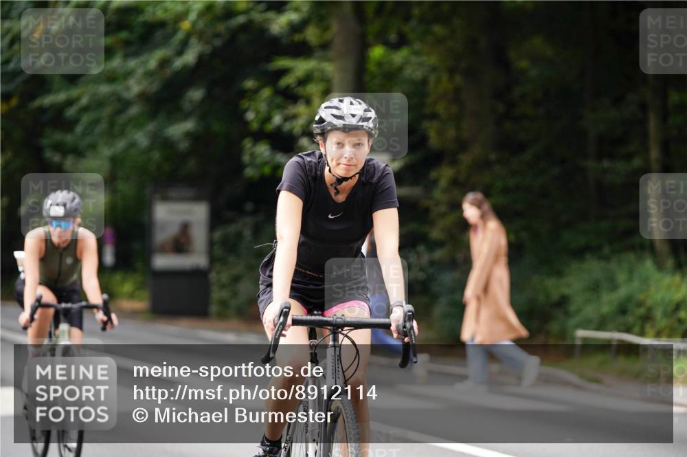 14.09.2025 - Stadtparktriathlon Michael Burmester http://msf.ph/oto/8912114 14.09.2025 11:26:57 Radfahren 868, 898, 932, 969, 985, 995 meine-sportfotos.de
