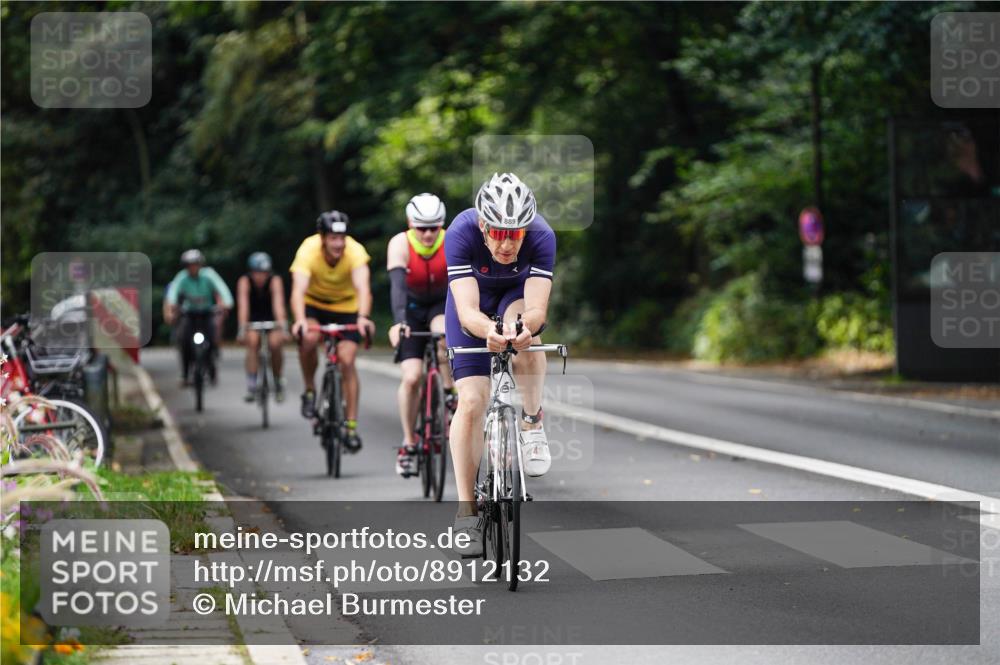 14.09.2025 - Stadtparktriathlon Michael Burmester http://msf.ph/oto/8912132 14.09.2025 11:27:39 Radfahren 841, 859, 889, 917, 944, 990, 1016, 1020 meine-sportfotos.de
