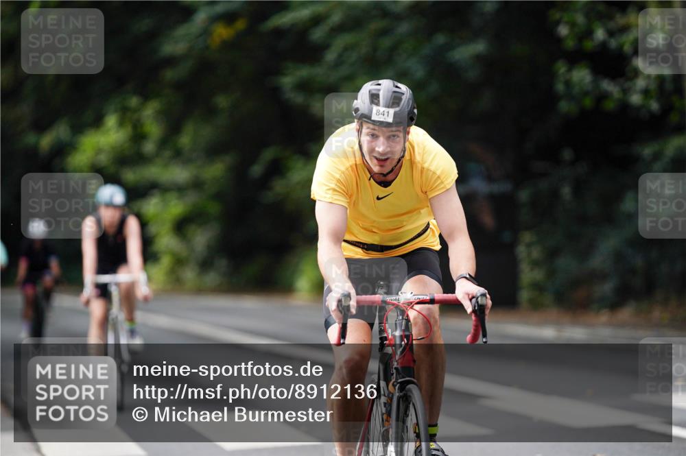 14.09.2025 - Stadtparktriathlon Michael Burmester http://msf.ph/oto/8912136 14.09.2025 11:27:41 Radfahren 833, 841, 859, 872, 889, 917, 944, 990, 1016, 1020 meine-sportfotos.de