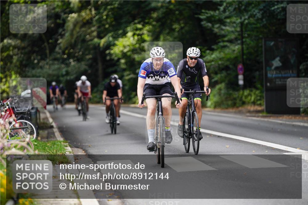 14.09.2025 - Stadtparktriathlon Michael Burmester http://msf.ph/oto/8912144 14.09.2025 11:27:48 Radfahren 833, 853, 872, 890, 897, 944, 990, 1009, 1016, 1020 meine-sportfotos.de