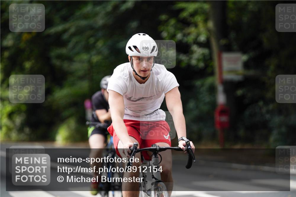 14.09.2025 - Stadtparktriathlon Michael Burmester http://msf.ph/oto/8912154 14.09.2025 11:27:55 Radfahren 833, 848, 853, 872, 890, 897, 916, 1009 meine-sportfotos.de