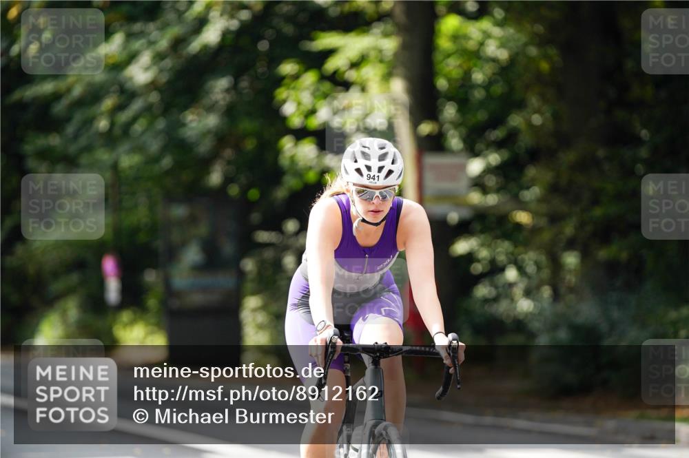 14.09.2025 - Stadtparktriathlon Michael Burmester http://msf.ph/oto/8912162 14.09.2025 11:28:05 Radfahren 848, 854, 916, 925, 941 meine-sportfotos.de