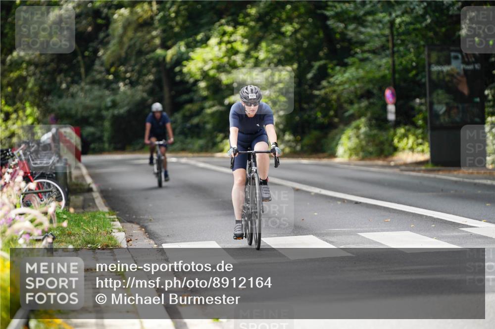 14.09.2025 - Stadtparktriathlon Michael Burmester http://msf.ph/oto/8912164 14.09.2025 11:28:07 Radfahren 854, 925, 941 meine-sportfotos.de