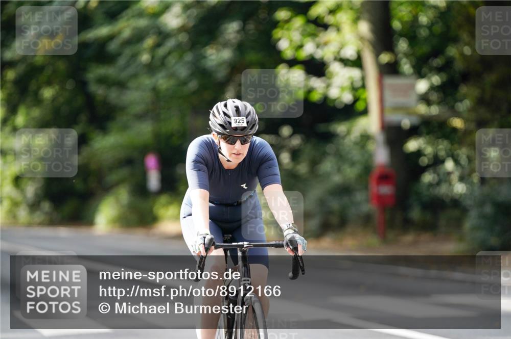 14.09.2025 - Stadtparktriathlon Michael Burmester http://msf.ph/oto/8912166 14.09.2025 11:28:08 Radfahren 854, 925, 941 meine-sportfotos.de