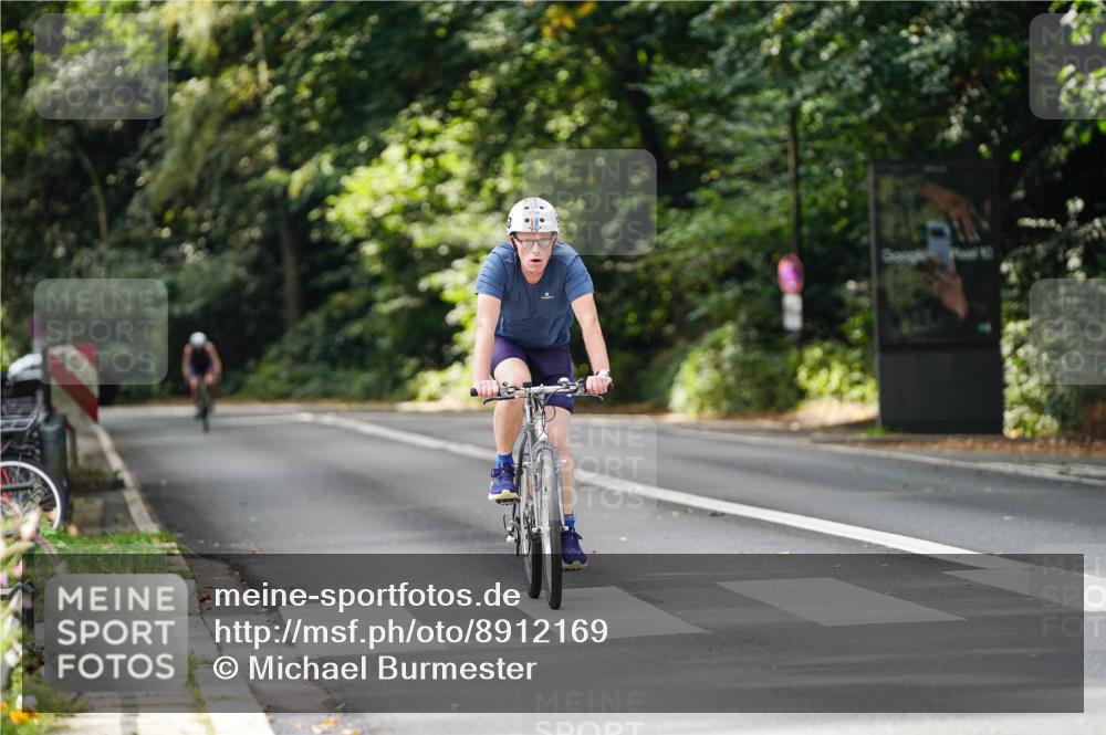 14.09.2025 - Stadtparktriathlon Michael Burmester http://msf.ph/oto/8912169 14.09.2025 11:28:11 Radfahren 854, 925, 1012 meine-sportfotos.de