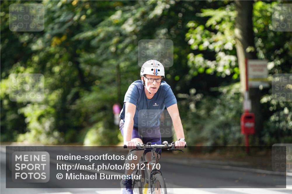 14.09.2025 - Stadtparktriathlon Michael Burmester http://msf.ph/oto/8912170 14.09.2025 11:28:12 Radfahren 854, 925, 1012 meine-sportfotos.de