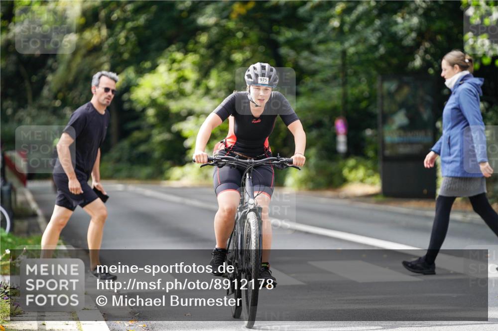 14.09.2025 - Stadtparktriathlon Michael Burmester http://msf.ph/oto/8912178 14.09.2025 11:28:34 Radfahren 861, 975 meine-sportfotos.de