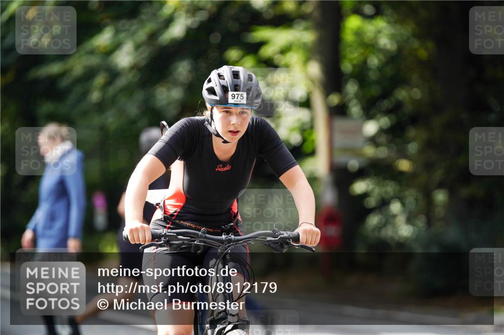 14.09.2025 - Stadtparktriathlon Michael Burmester http://msf.ph/oto/8912179 14.09.2025 11:28:35 Radfahren 861, 871, 975 meine-sportfotos.de