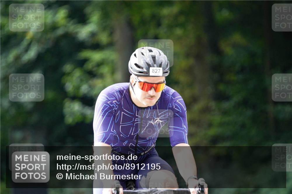 14.09.2025 - Stadtparktriathlon Michael Burmester http://msf.ph/oto/8912195 14.09.2025 11:29:27 Radfahren 827, 937 meine-sportfotos.de