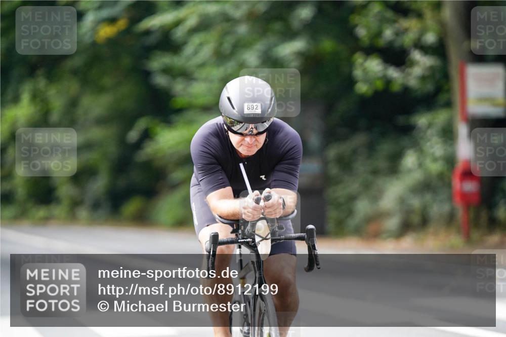 14.09.2025 - Stadtparktriathlon Michael Burmester http://msf.ph/oto/8912199 14.09.2025 11:29:42 Radfahren 873, 892 meine-sportfotos.de