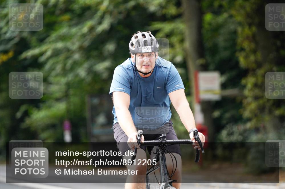 14.09.2025 - Stadtparktriathlon Michael Burmester http://msf.ph/oto/8912205 14.09.2025 11:29:53 Radfahren 891, 949, 981 meine-sportfotos.de