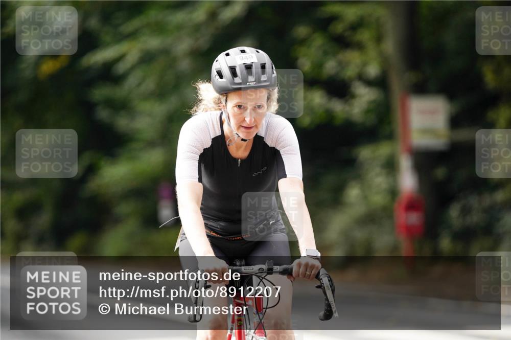 14.09.2025 - Stadtparktriathlon Michael Burmester http://msf.ph/oto/8912207 14.09.2025 11:30:01 Radfahren 949 meine-sportfotos.de