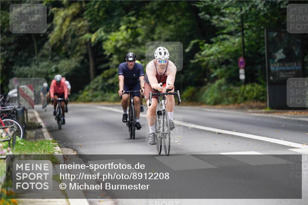14.09.2025 - Stadtparktriathlon Michael Burmester http://msf.ph/oto/8912208 14.09.2025 11:30:08 Radfahren 828, 870, 918, 921, 955 meine-sportfotos.de