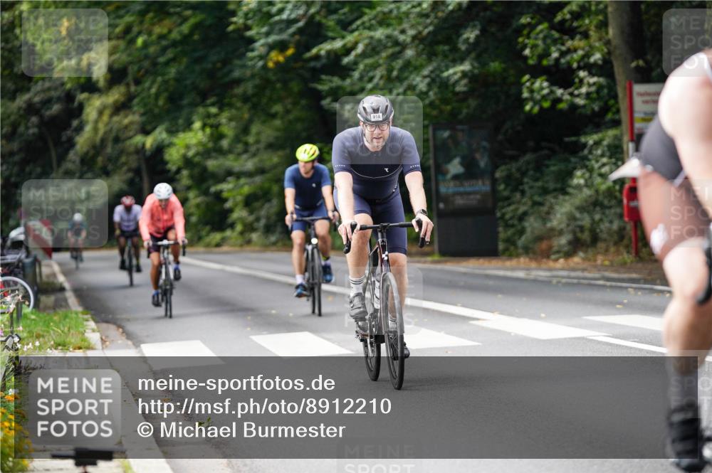 14.09.2025 - Stadtparktriathlon Michael Burmester http://msf.ph/oto/8912210 14.09.2025 11:30:10 Radfahren 828, 870, 918, 921, 955 meine-sportfotos.de
