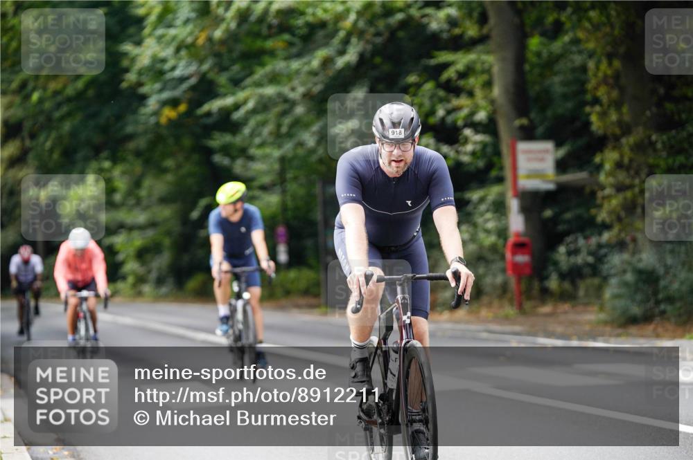 14.09.2025 - Stadtparktriathlon Michael Burmester http://msf.ph/oto/8912211 14.09.2025 11:30:11 Radfahren 828, 870, 918, 921, 939, 955 meine-sportfotos.de