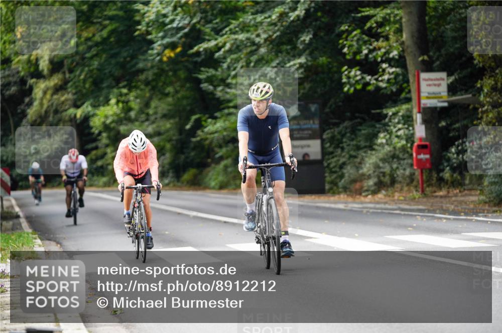 14.09.2025 - Stadtparktriathlon Michael Burmester http://msf.ph/oto/8912212 14.09.2025 11:30:12 Radfahren 828, 870, 918, 921, 939, 955 meine-sportfotos.de