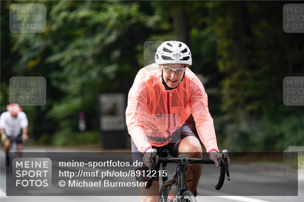 14.09.2025 - Stadtparktriathlon Michael Burmester http://msf.ph/oto/8912215 14.09.2025 11:30:14 Radfahren 828, 870, 918, 921, 939, 955 meine-sportfotos.de
