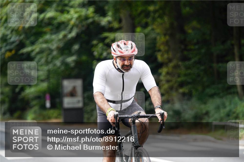 14.09.2025 - Stadtparktriathlon Michael Burmester http://msf.ph/oto/8912216 14.09.2025 11:30:16 Radfahren 828, 870, 918, 921, 939, 955 meine-sportfotos.de