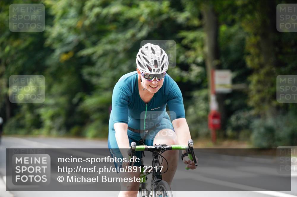 14.09.2025 - Stadtparktriathlon Michael Burmester http://msf.ph/oto/8912217 14.09.2025 11:30:20 Radfahren 828, 927, 939, 963 meine-sportfotos.de