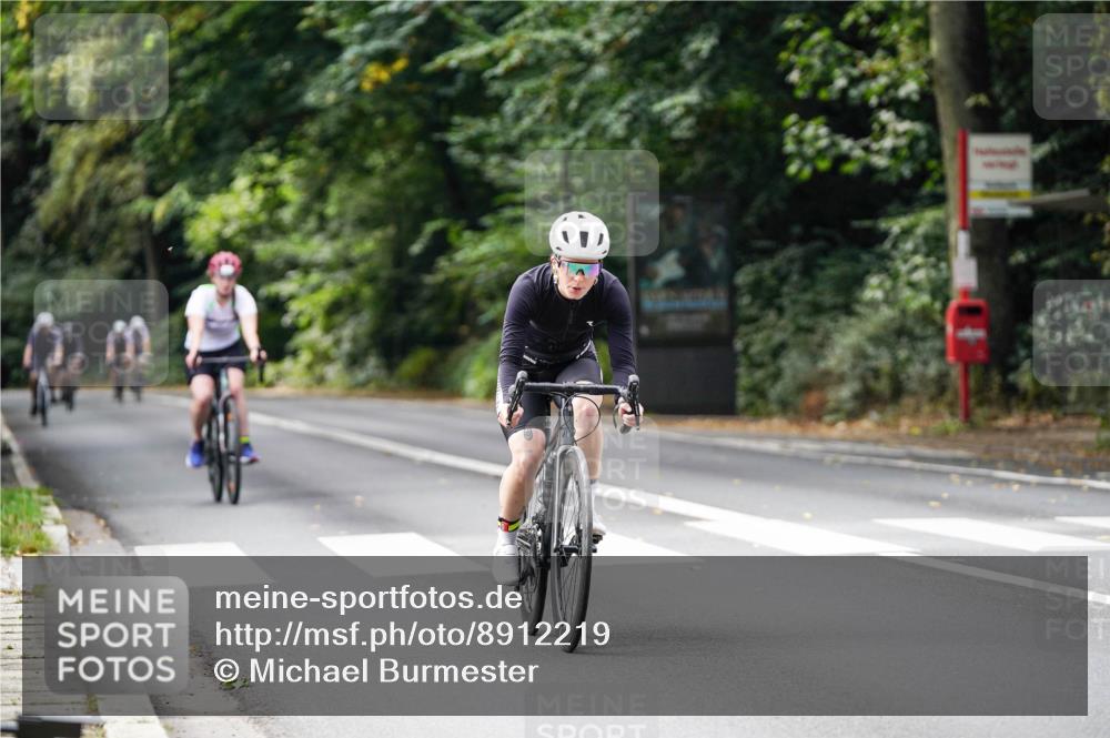 14.09.2025 - Stadtparktriathlon Michael Burmester http://msf.ph/oto/8912219 14.09.2025 11:30:25 Radfahren 927, 939, 963 meine-sportfotos.de