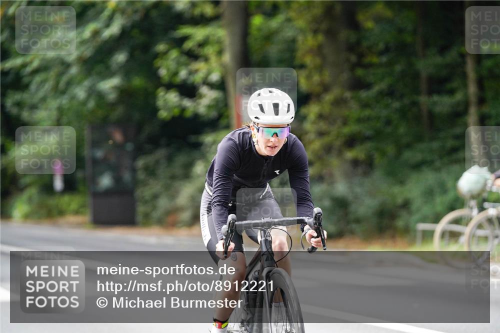 14.09.2025 - Stadtparktriathlon Michael Burmester http://msf.ph/oto/8912221 14.09.2025 11:30:25 Radfahren 927, 939, 963 meine-sportfotos.de