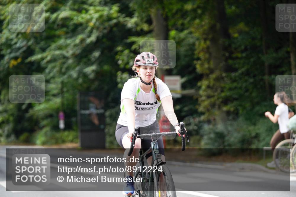 14.09.2025 - Stadtparktriathlon Michael Burmester http://msf.ph/oto/8912224 14.09.2025 11:30:28 Radfahren 822, 855, 927, 952, 960, 963 meine-sportfotos.de