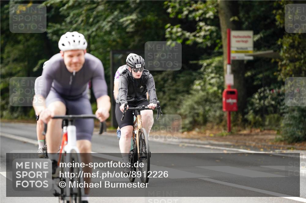 14.09.2025 - Stadtparktriathlon Michael Burmester http://msf.ph/oto/8912226 14.09.2025 11:30:34 Radfahren 822, 829, 850, 855, 927, 952, 960, 1014 meine-sportfotos.de