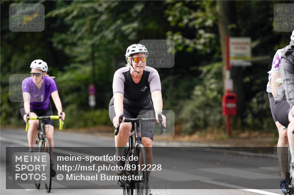 14.09.2025 - Stadtparktriathlon Michael Burmester http://msf.ph/oto/8912228 14.09.2025 11:30:35 Radfahren 822, 829, 850, 855, 952, 960, 1014 meine-sportfotos.de