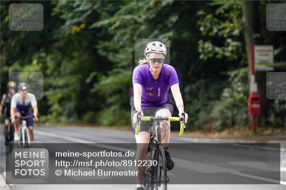 14.09.2025 - Stadtparktriathlon Michael Burmester http://msf.ph/oto/8912230 14.09.2025 11:30:36 Radfahren 822, 829, 850, 855, 952, 960, 1014 meine-sportfotos.de