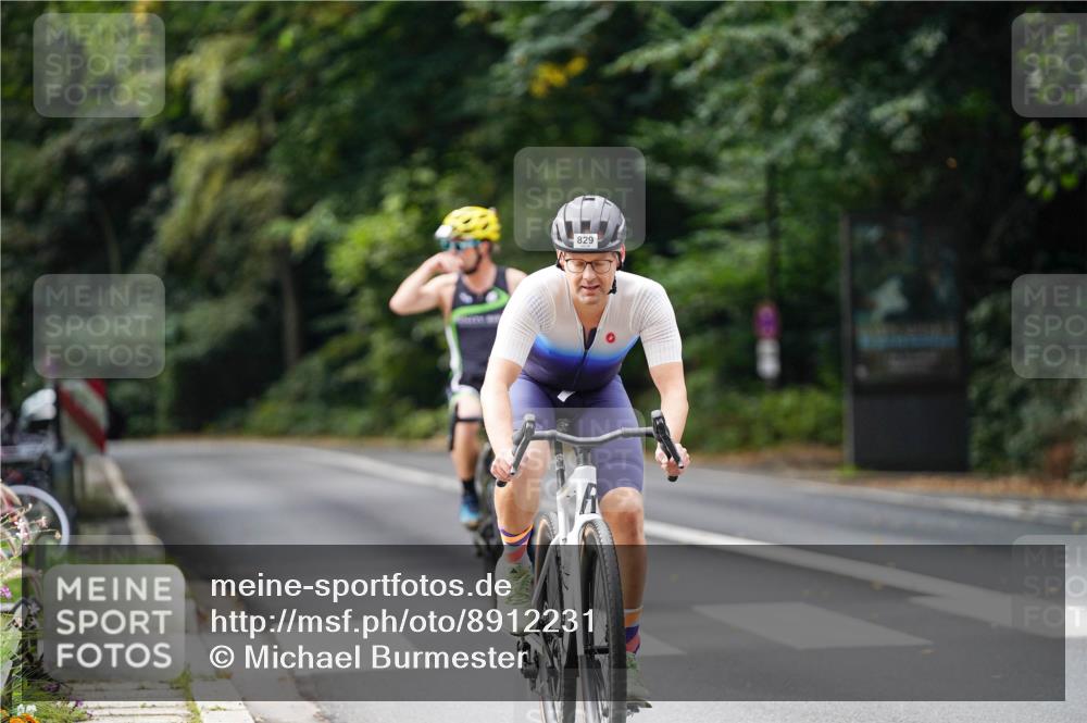 14.09.2025 - Stadtparktriathlon Michael Burmester http://msf.ph/oto/8912231 14.09.2025 11:30:38 Radfahren 822, 829, 850, 855, 952, 960, 1014 meine-sportfotos.de
